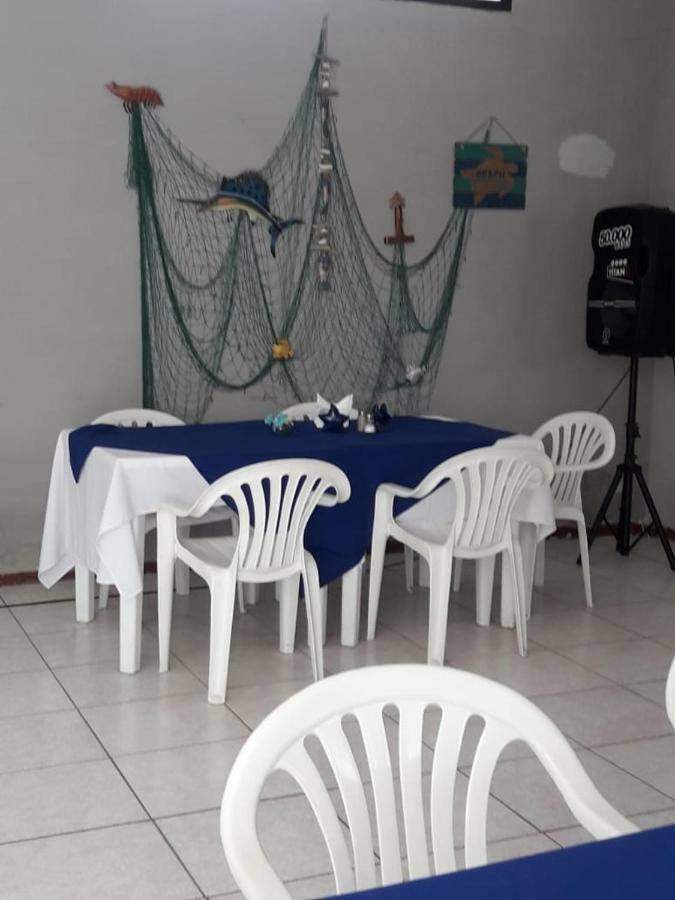 Hotel Manhattan Salinas Салинас Екстериор снимка
